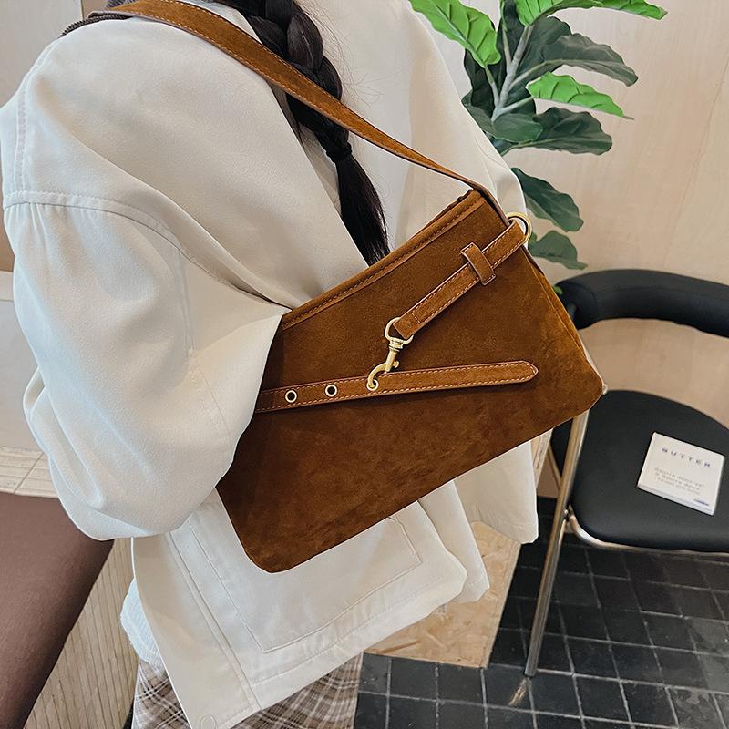 2025 new retro high-end simple commuter messenger bag large capacity niche design fashionable armpit bag