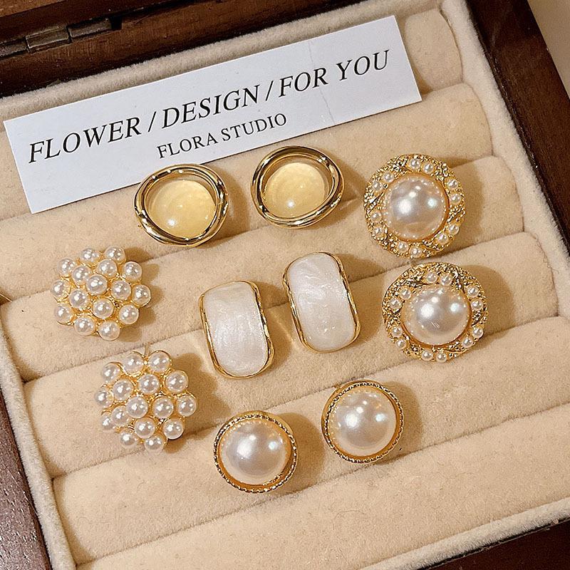 Gold Pearl Set Earrings New Stud Earrings Women's Niche Design Light Luxury Retro Temperament Earrings Earrings