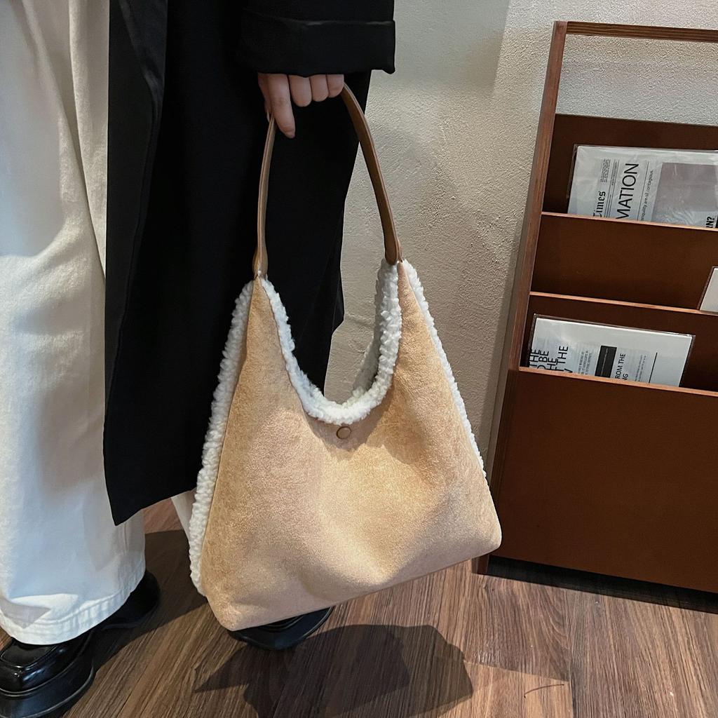 Design Vintage Lamb Wool Bag Women'S Fashion Hand Carrying Large Capacity Commuter Armpit Shoulder Bag