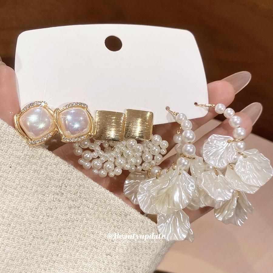 Silver Needle Diamond Flower Pearl Stud Earrings Set French Retro Temperament Versatile Earrings Light Luxury Earrings Women