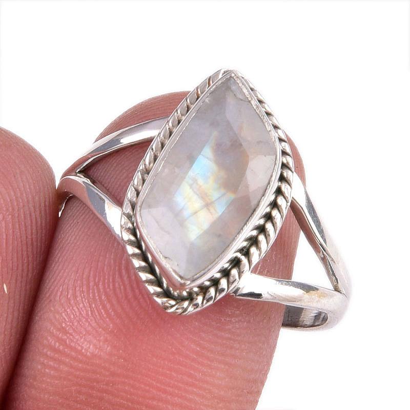 

Natural Rainbow Moonstone Gemstone 925 Solid Silver Jewelry Ring Size 9.5 W7e04