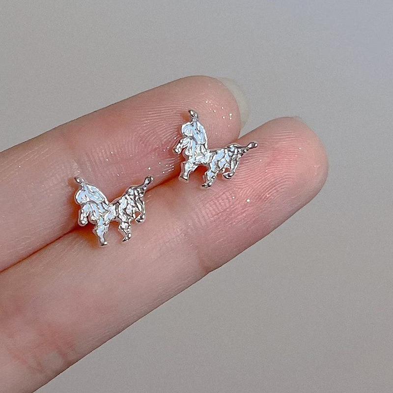 Raising Ear Holes, Small Stud Earrings for Women, Simple, Sweet, Small and Fresh Earrings, Niche Design, Versatile Earrings