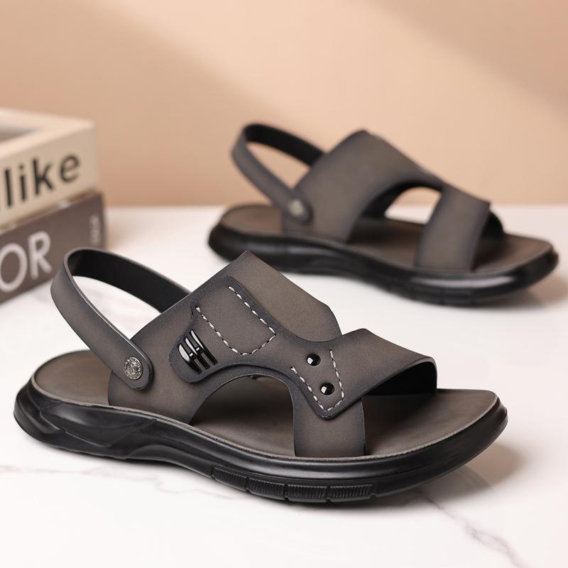 2025 summer new men's sandals fashionable wear-resistant comfortable middle-aged and elderly dad cool slippers outside wearing beach shoes