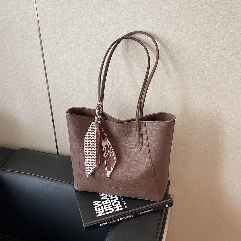 

Commuter bag large capacity new fashion tote bag women s casual portable niche simple handbag shoulder bag темно-коричневого