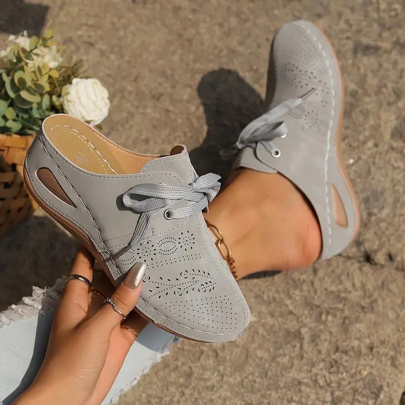 Pantofole con zeppa con tacco a zeppa delle nuove donne Modello con lacci Pantofole da donna con testa cava 43 Scarpe da donna di formato 2024 Nuovi sandali estivi