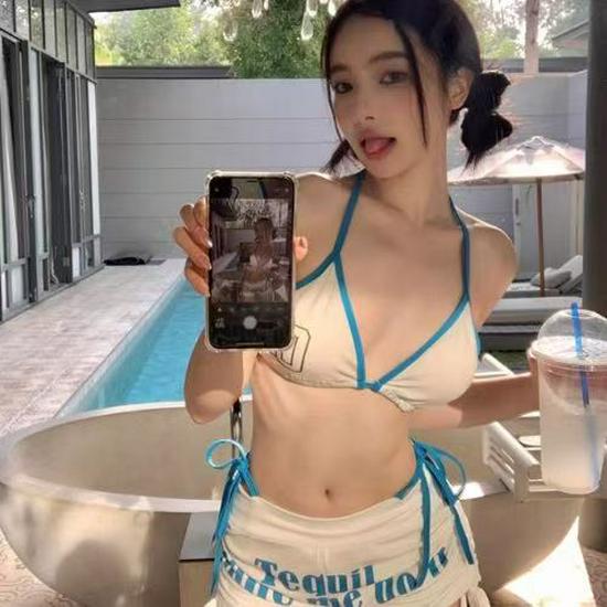 Asian Style Sexy Hot Girl Thong Bikini Split Swimsuit Three-Piece Set