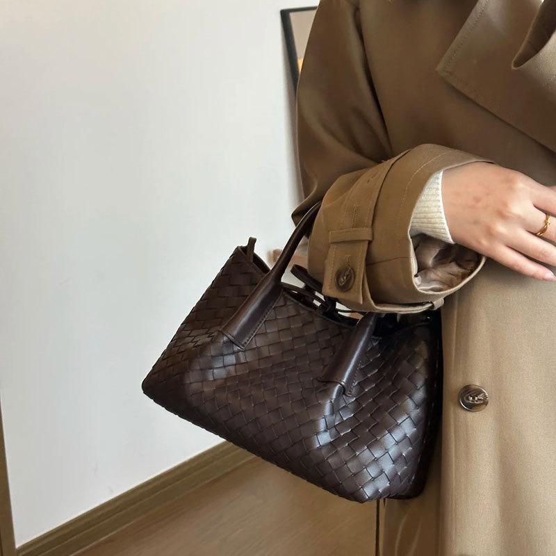 Cowhide hand-woven bag, tote bag, genuine leather French casual portable premium sense bag, shoulder messenger women's bag