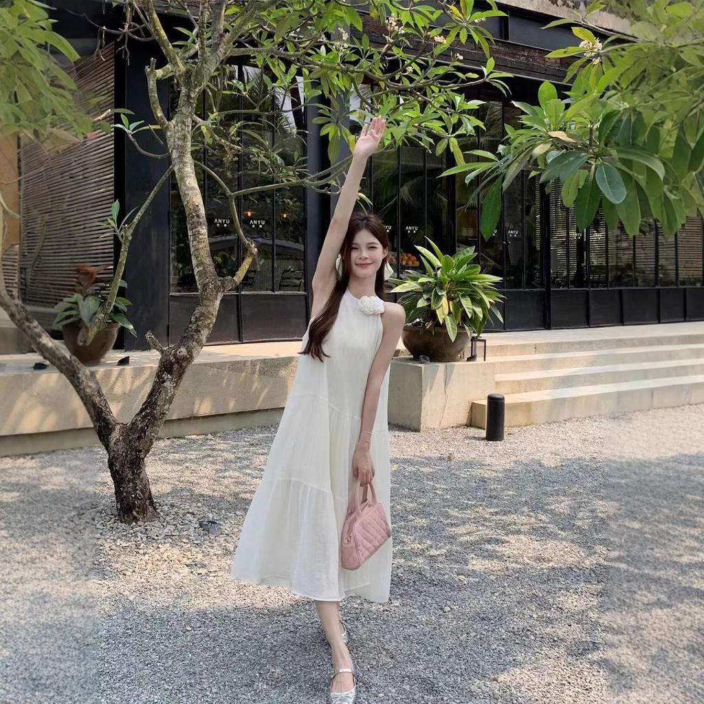 2026 new French lightweight three-dimensional flower neck sleeveless solid color pendulum long dress vacation dress women's tide