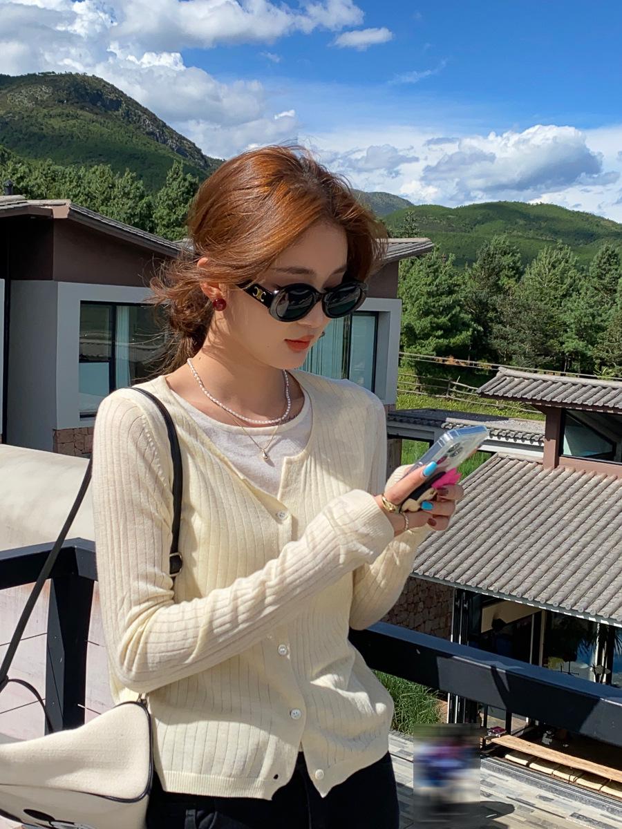 

Женский вязаный топ абрикосового цвета, имитирующий двойку: Высококачественный, тонкий свитер с длинным рукавом для начала осени 2024 Medium