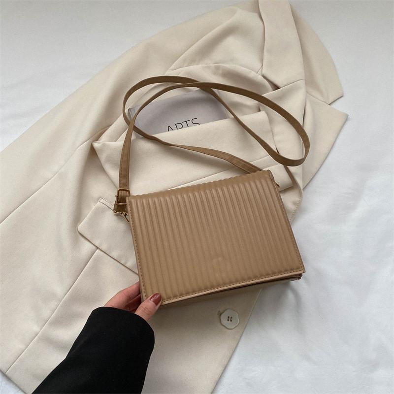 

Chic Minimalist Shoulder Bag Stylish Crossbody Handbag Trendy Square Purse In Black White Green And Khaki For Daily Use хакі