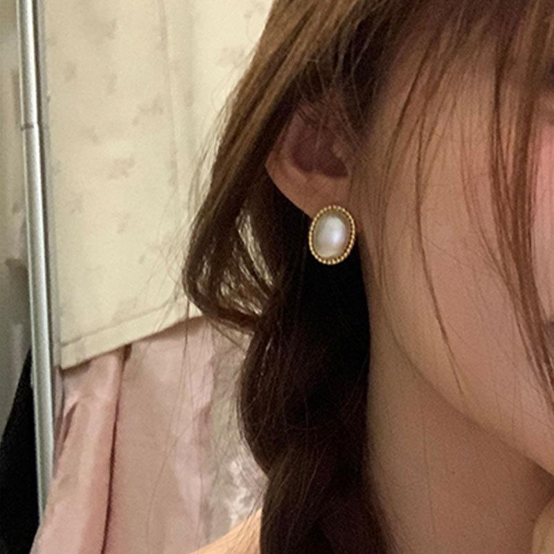 French Retro Brushed Love Oval Metal Stud Earrings Women'S Light Luxury Elegant Fashion Temperament Versatile Earrings