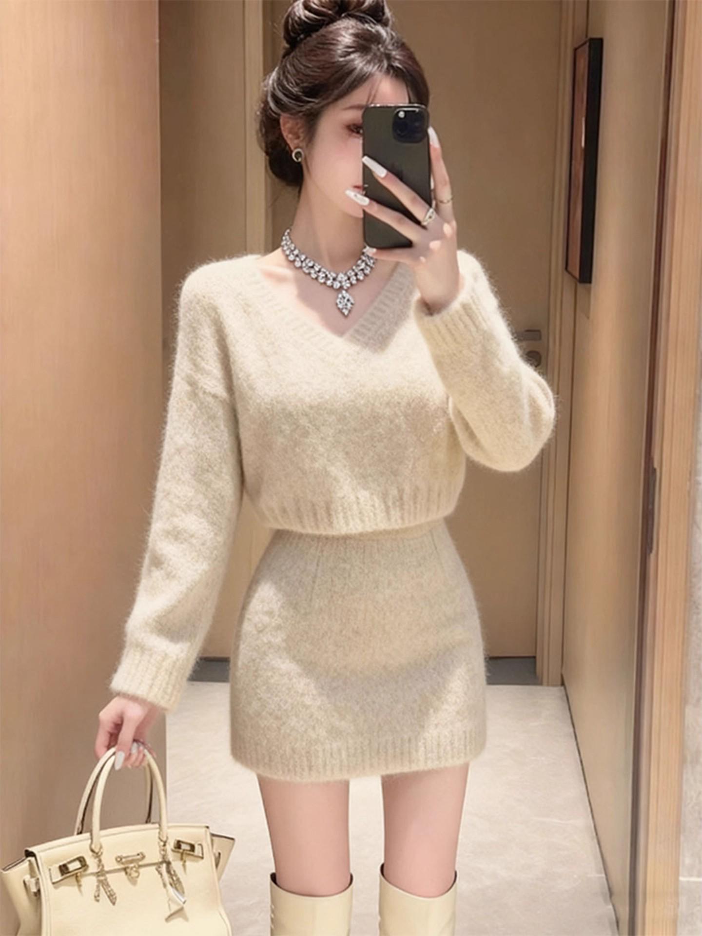 

Chic V-Neck Knit Sweater & Skirt Set for Women - Autumn/Winter Collection Apricot Skirt