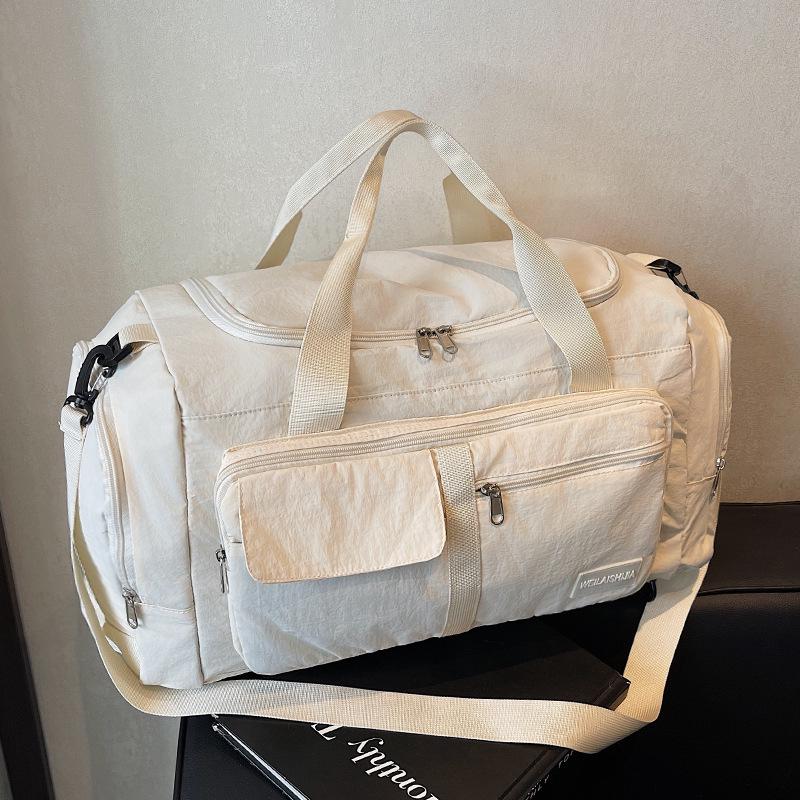 Large Capacity Waterproof Lightweight Travel Bag for Men and Women - Fashionable Handheld Storage for Short Trips and Sports.