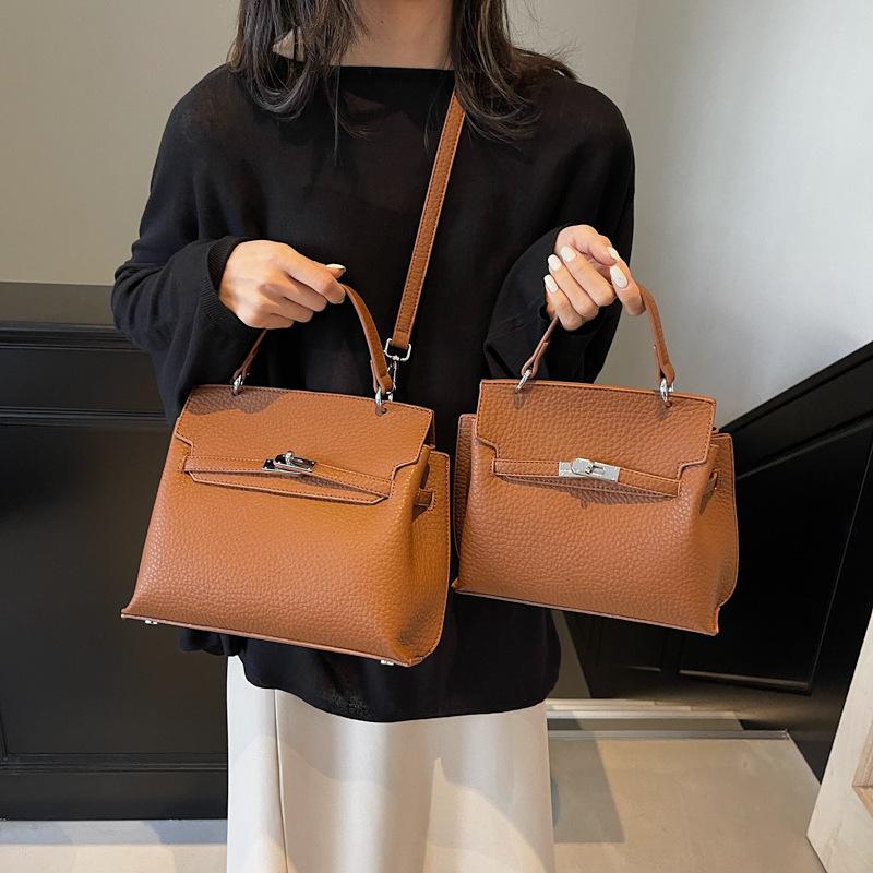 

Премиальная женская большая сумка 2025 популярная новая трендовая модная портативная большая вместительная сумка через плечо универсальная сумка-мессенджер Large 28 * 11 * 22 коричневый