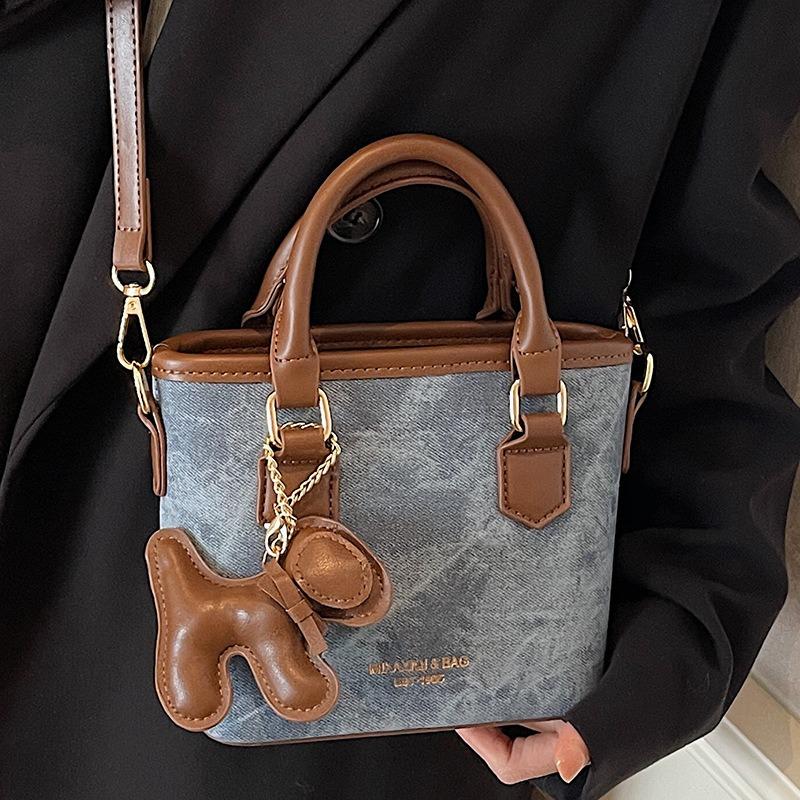 Textur trendige Nischentasche Herbst neu retro Schulter Umhängetasche Mode tragbare Eimertasche Damen