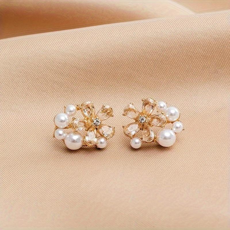 Stylish And Versatile Five-Petal Flower Stud Earrings, Small And Easy Imitation Pearl Earrings