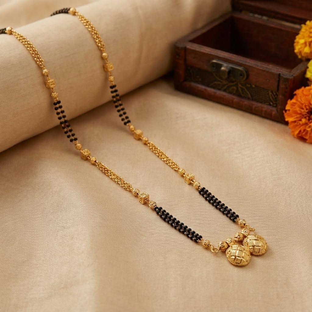 Tradiční Maharashtrian Mangalsutra o délce 36 palců s kulatým přívěskem a květinovými náušnicemi