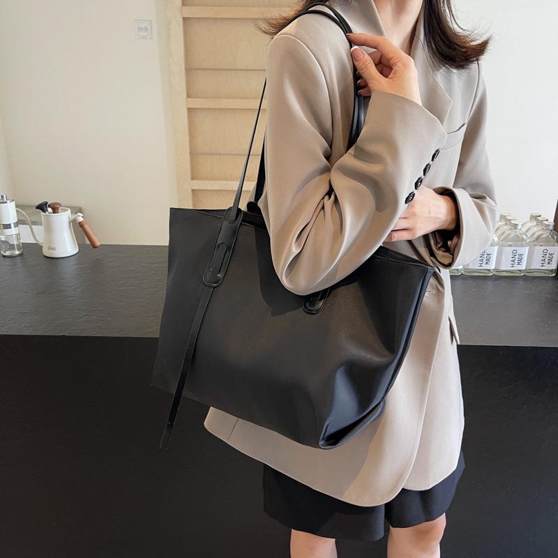 Stylish Women's Bag Fabric Shoulder Handbag, New Large-capacity Tote Bag In Autumn 2025