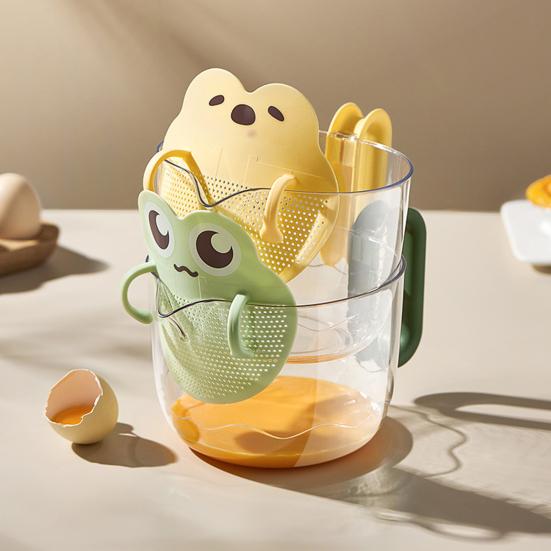 Egg Beating Cup with Handle And Filter Plate Plastic Measuring Cup for Cooking And Baking Kitchen Supplies for Egg Liquid Filtration Fruit Cleaning
