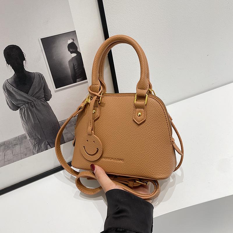 Wholesale Bag Women 2025 New Popular Foreign Style Niche Design Messenger Bag Versatile Portable Shell Bag