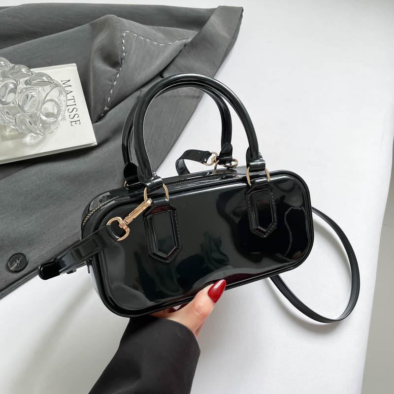 

Premium sense bag women s 2025 autumn new commuter underarm bag fashionable simple niche design shoulder messenger bag