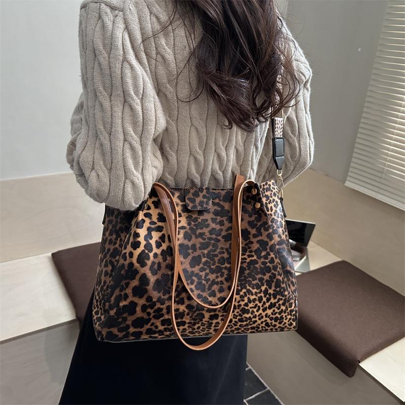 Retro Leopard Print Large Capacity New Tote Bag Simple Fashion Commuter Handbag Fashionable Shoulder Bag