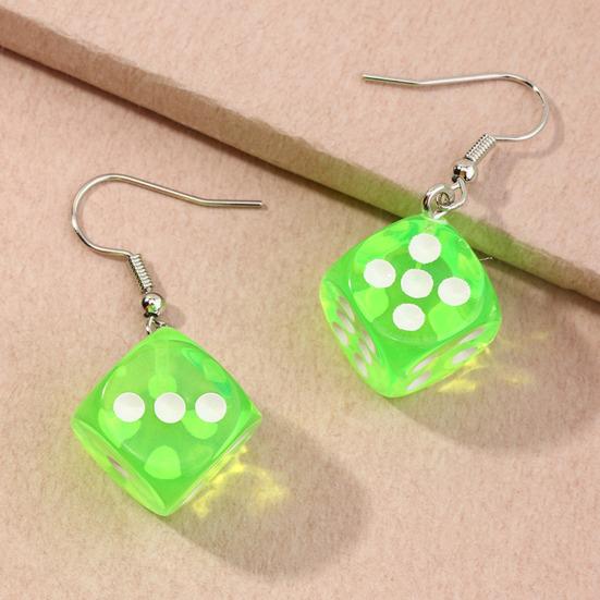 Cercei cu picătură eleganti, toate se potrivesc cu rochie de doamnă