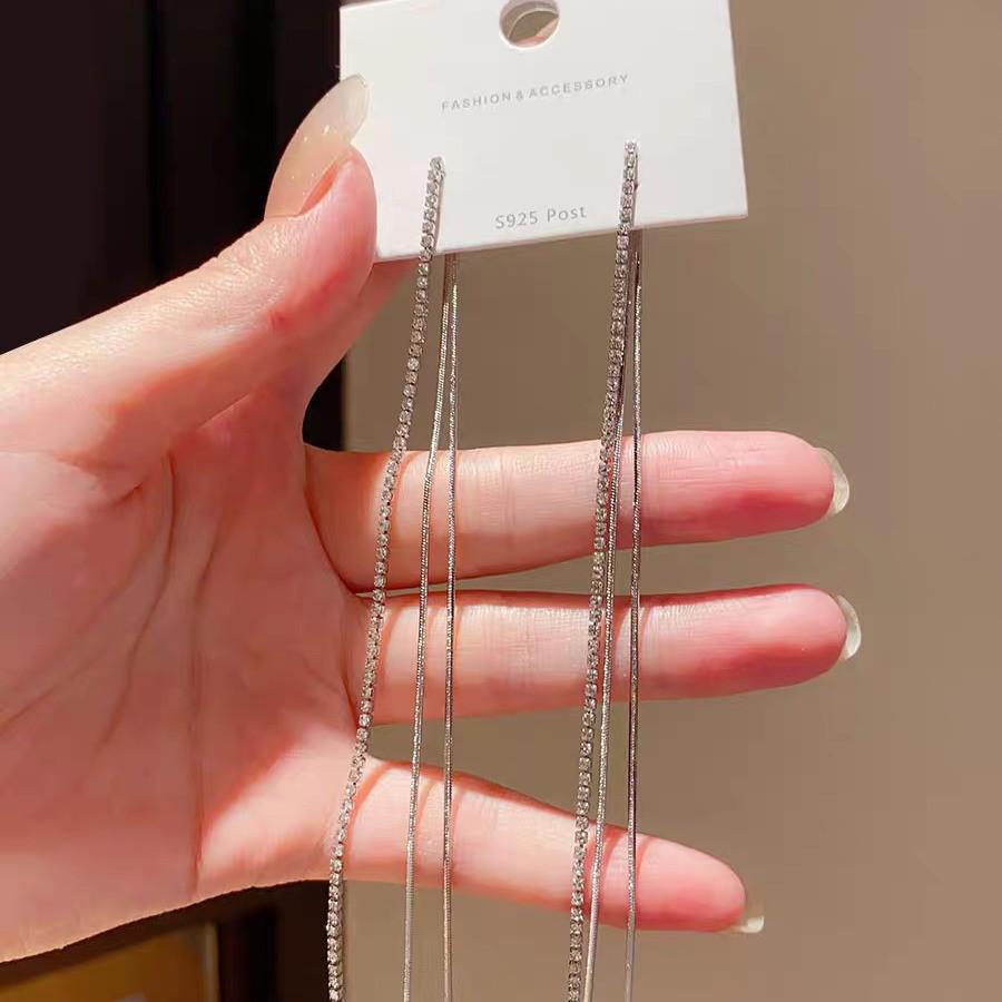 Elegant Retro-Style Snake Bone Chain Tassel Earrings for Women