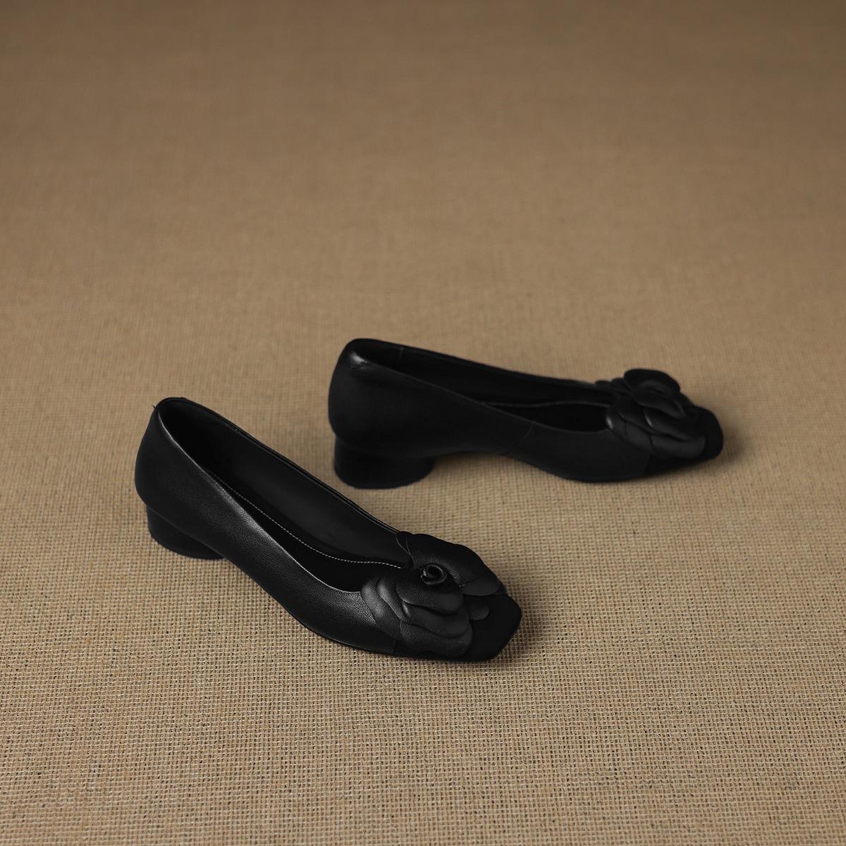 

Camellia small fragrant wind shallow mouth soft sole commuting is not tired feet thick heels single shoes 40 чорний