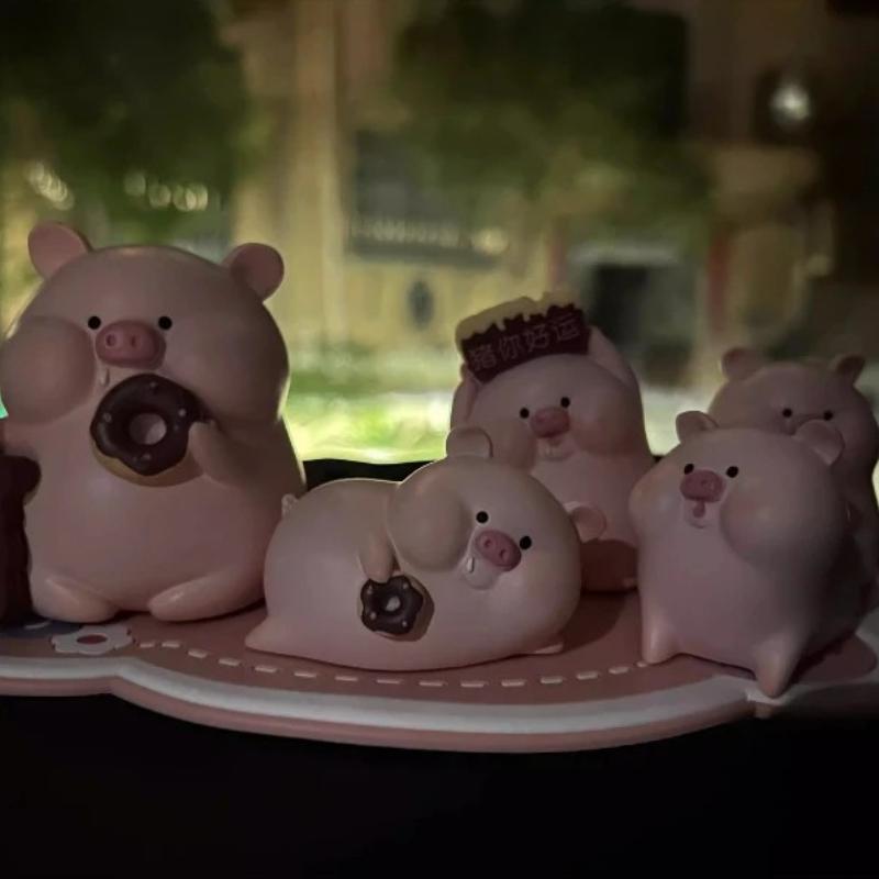 Cute Piggy Girl Figurine Kawaii Cartoon Resin Statue Car Decor Mini Ornament Home Desk Decoration Adorable Animal Doll Gift