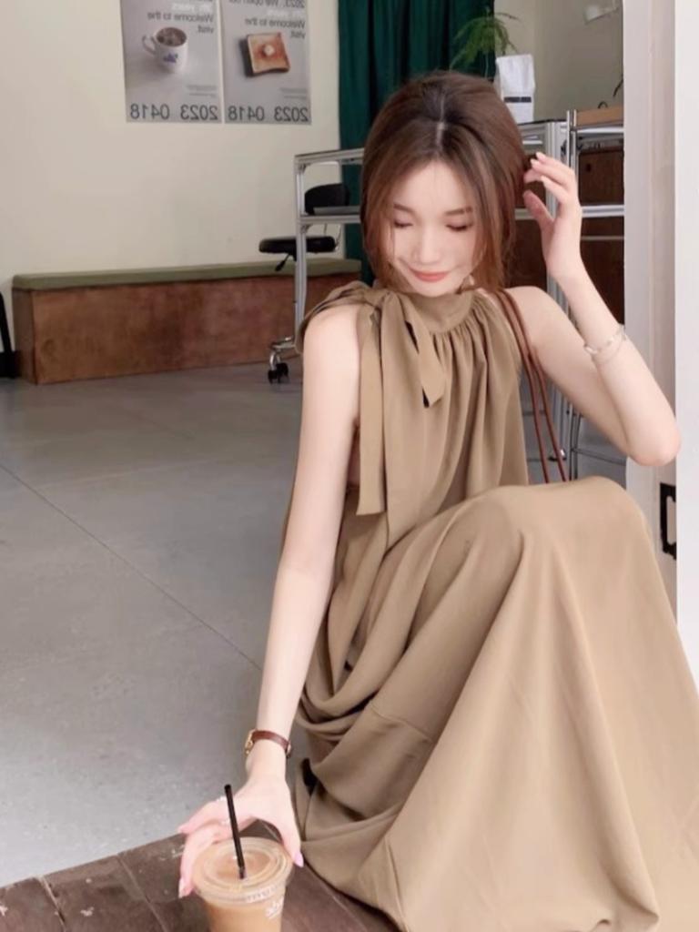 French Off-the-shoulder Vest Dress for Women's Summer New Straps Design Sense and Thin Temperament Holiday Style Dress