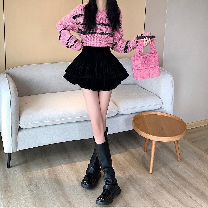 Милая мини-юбка для женщин — фото 11