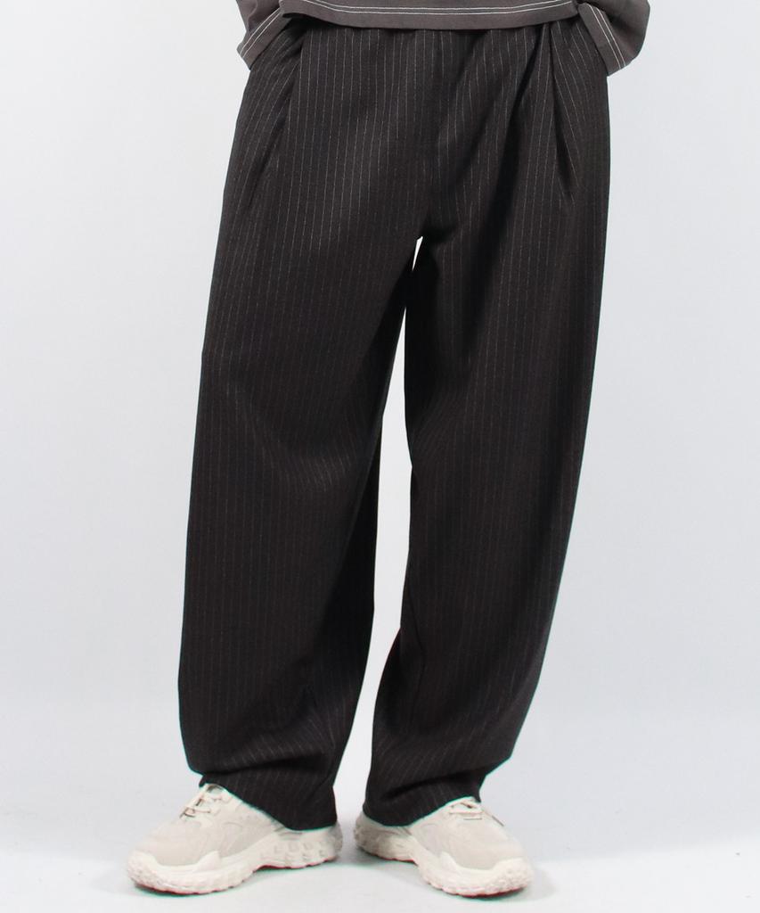 Deumakeu M Stripe Chicano Wide One-Tuck Pants - Deep Charcoal