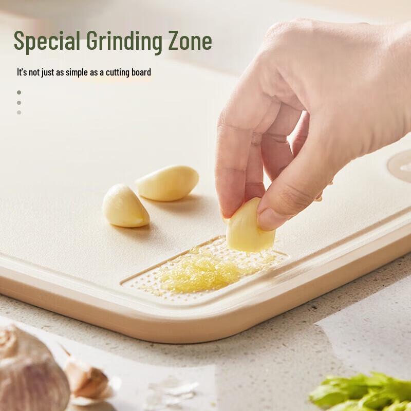 Bear Anti-Mold & Antibacterial Double-Sided Cutting Board
