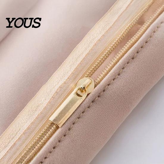 Daily Jewelry Storage Portable Bag, Flannel Organizer Case with Transparent Window And Travel Roll Smooth Zipper, Compact Necklace Holder for Commute