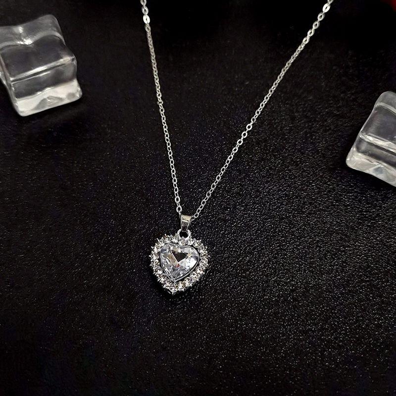 Exquisite Luxury OL Rhinestone Crystal Heart Pendants Necklaces for Women Party Jewelry Gifts