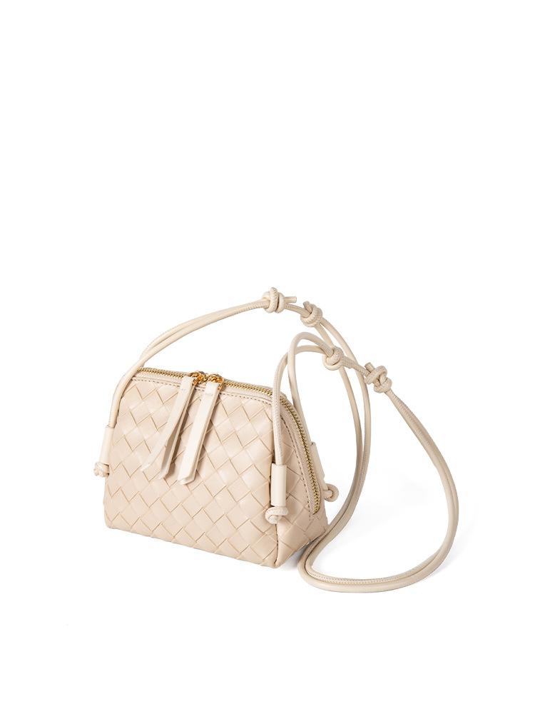 New Korean Version of Niche Design Woven Bag, Simple and Versatile, High-end Sense, Crossbody Shell Bag