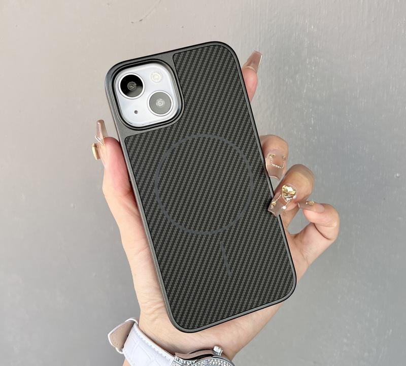 

Чехол для телефона с текстурой из углеродного волокна и беспроводной зарядкой на магните для iPhone 16 Pro Max 15 Pro 14 13 12 для Magsafe, ударопрочный, тонкий, жесткий чехол-бампер из ПК iPhone 16E чёрный