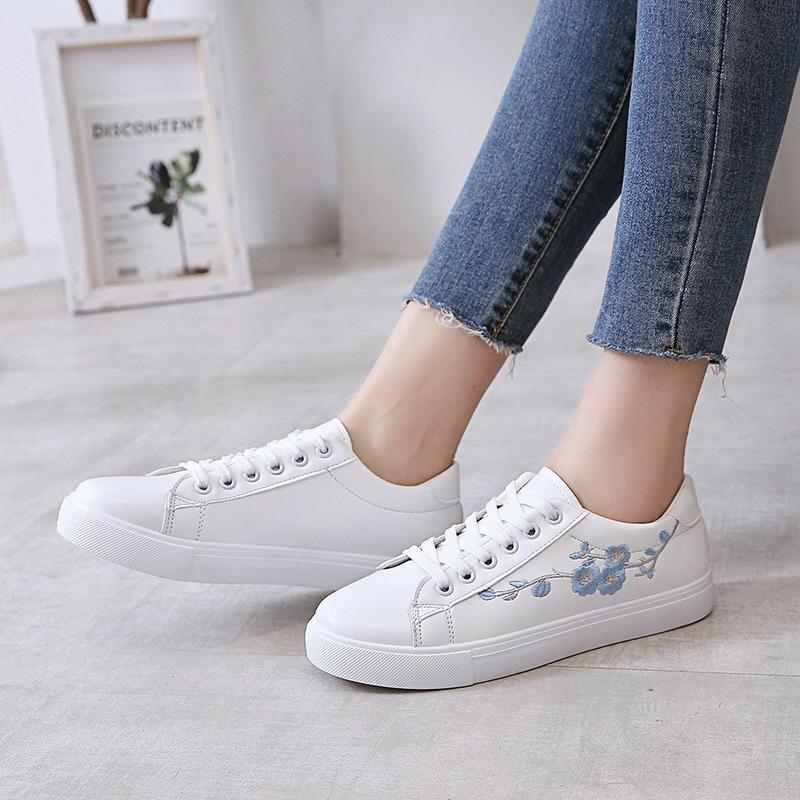 Fashion Women Sneakers Women Running Shoes Fashion White Breathable Mesh Embroidered Flower Lace-Up Casual Sneakers Zapatos De Mujer