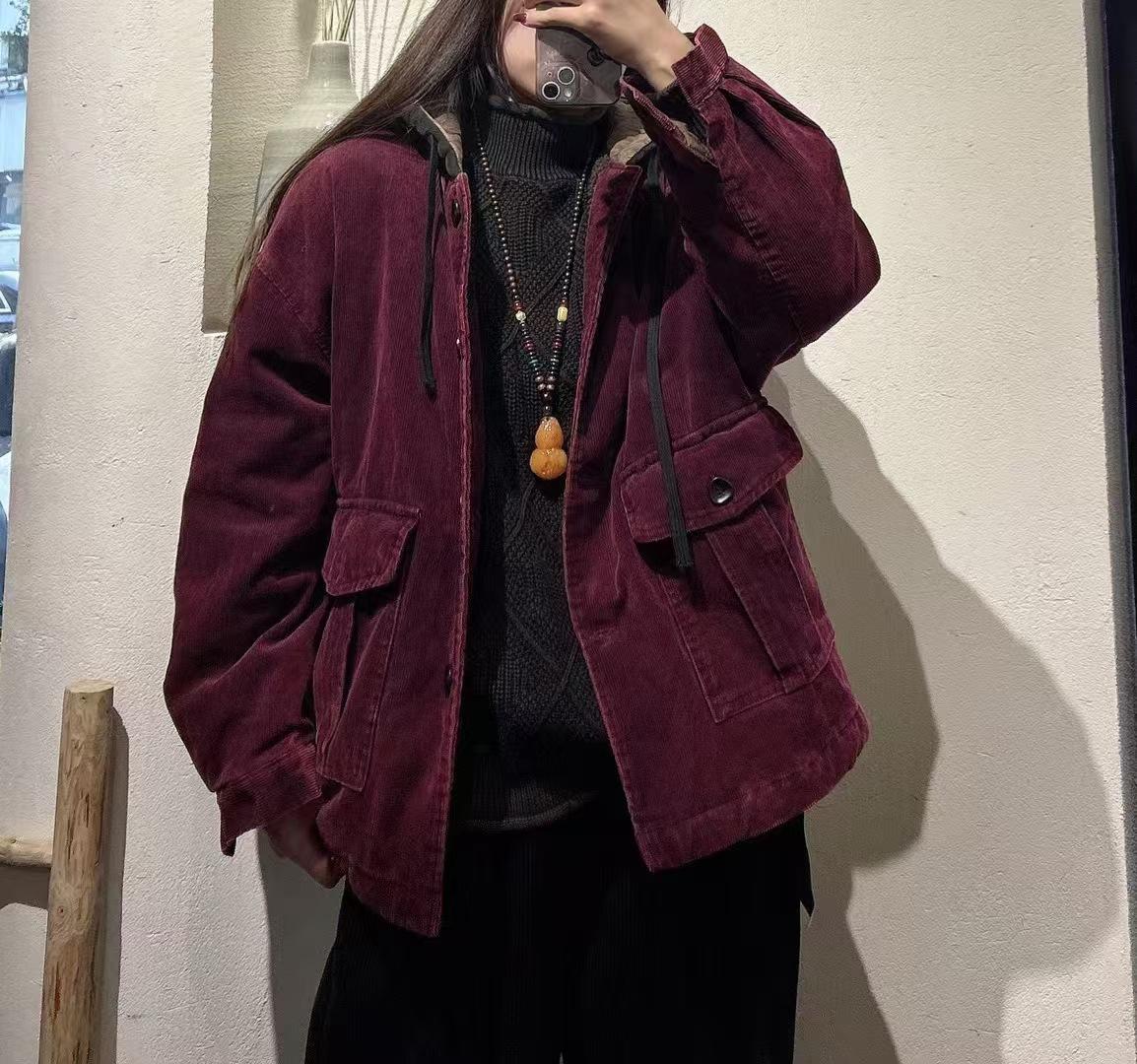 

2025 new retro loose niche short jacket casual big pocket cardigan comfortable single-breasted top one size fits all червоний