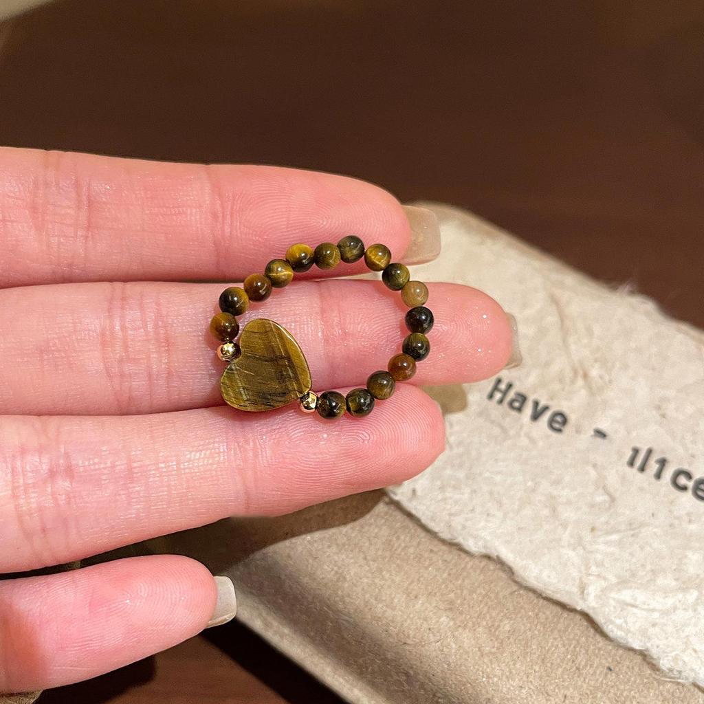 Tiger's Eye Beaded Heart Elastic Cord Ring—Chic, Versatile Retro Jewelry for Fashion-Forward Index Fingers.