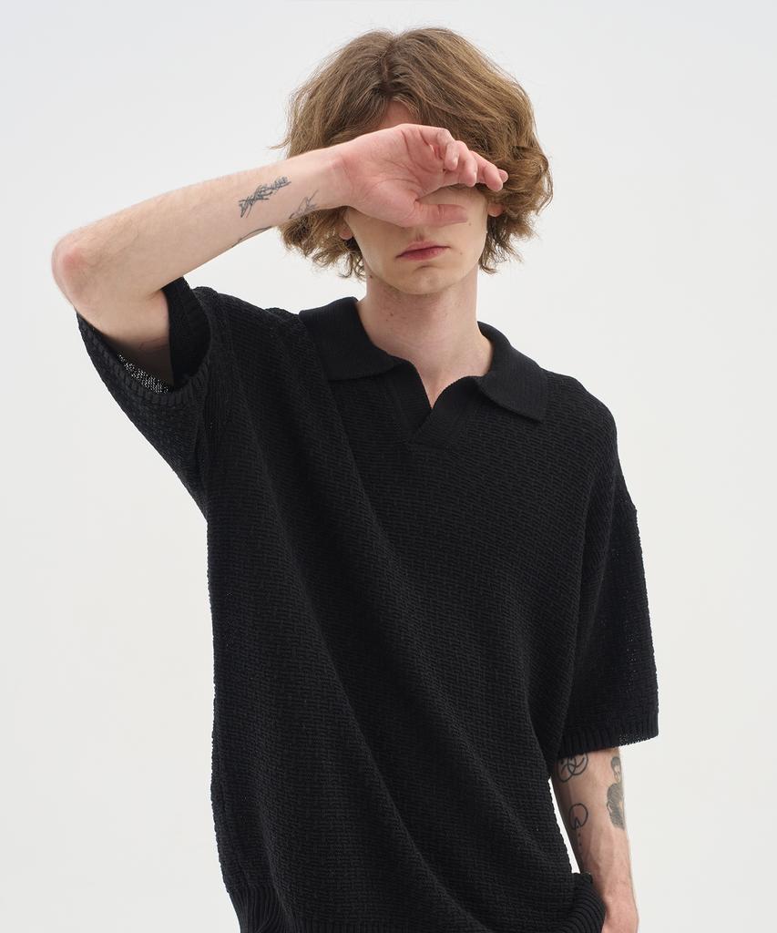 BLOND9 Soft Texture Open Collar Short Sleeve Knit_Black