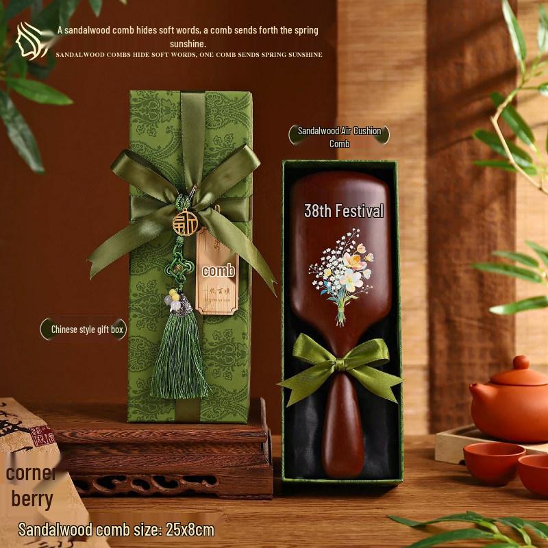 Wooden Comb Gift Box: Elegant Mother's Day Gift for Moms, Mothers-in-law, and Female Employees
