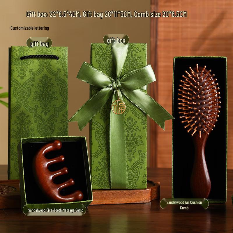 Подарочный набор массажных гребней из сандалового дерева