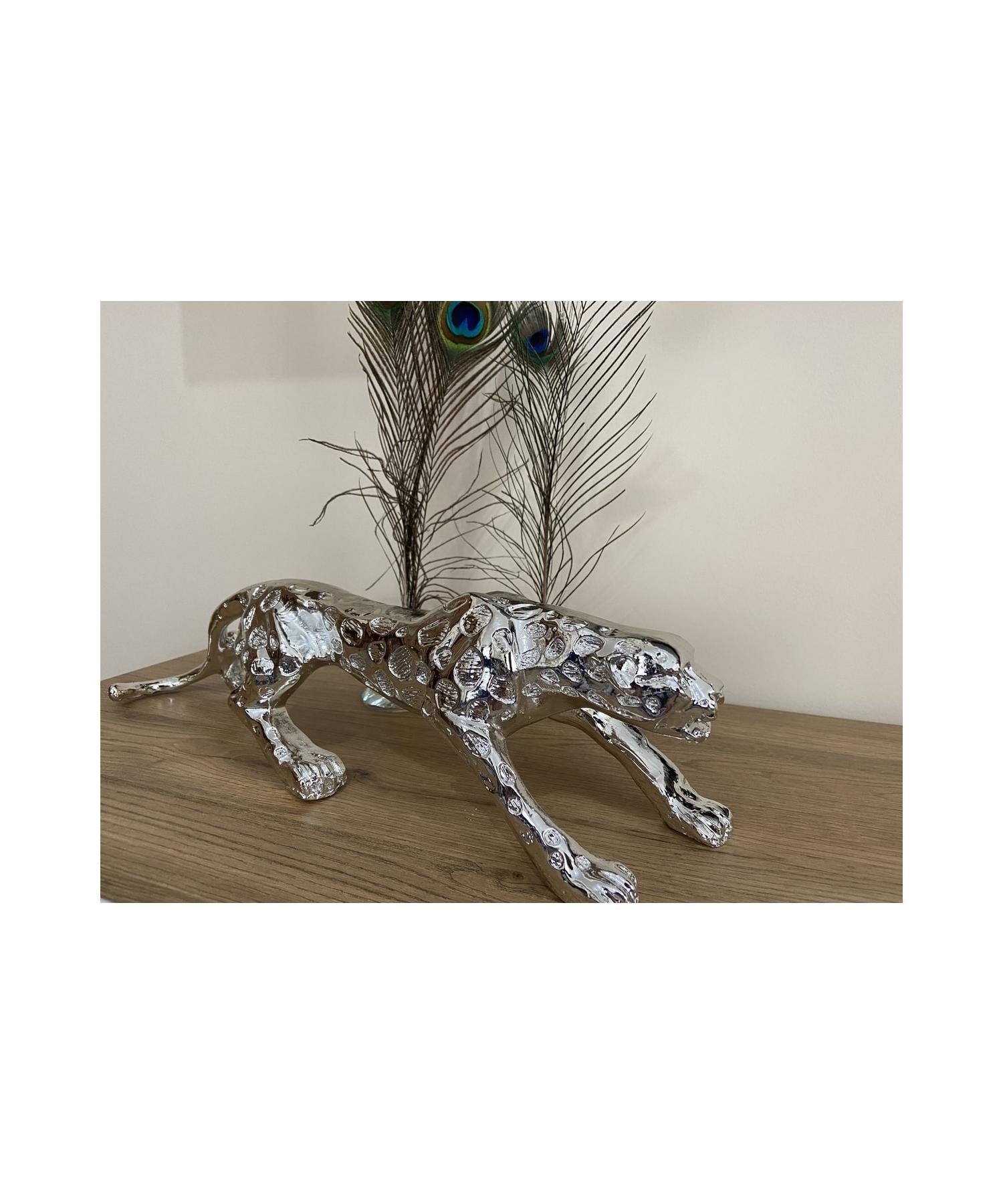 

Посеребренный ягуар