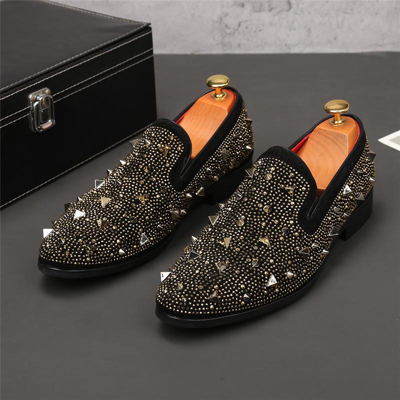 Luxury Brand Designer New Men's Pointed Toe Charm Punk Rivet Rhinestone Wedding Dress Shoes Male Slip On Loafers Zapatos Hombre