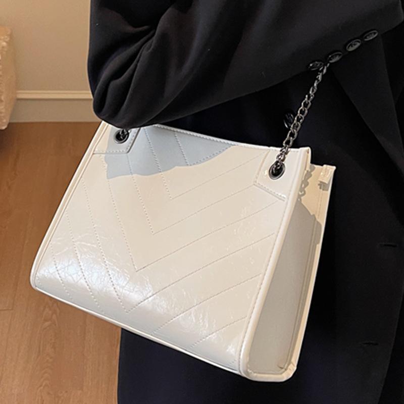 Tote Bag Women's Large-capacity Bag 2025 Autumn New Simple Chain Shoulder Bag High Value Casual Armpit Bag