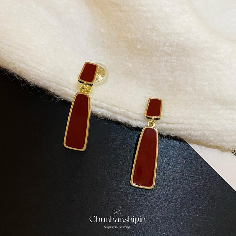 

No pierced ear clips~ Burgundy new French retro stud earrings women s niche fashion mosquito coil disc earrings high sense