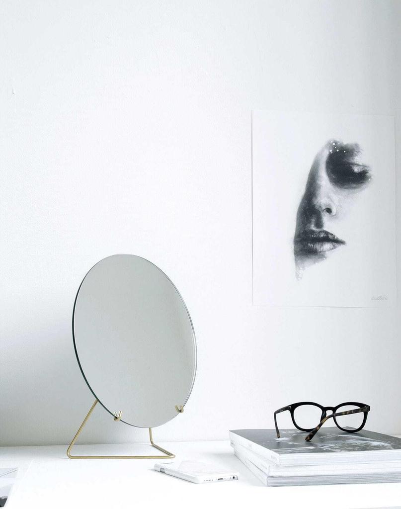 MOEBE Standing Mirror Diameter 30cm Brass