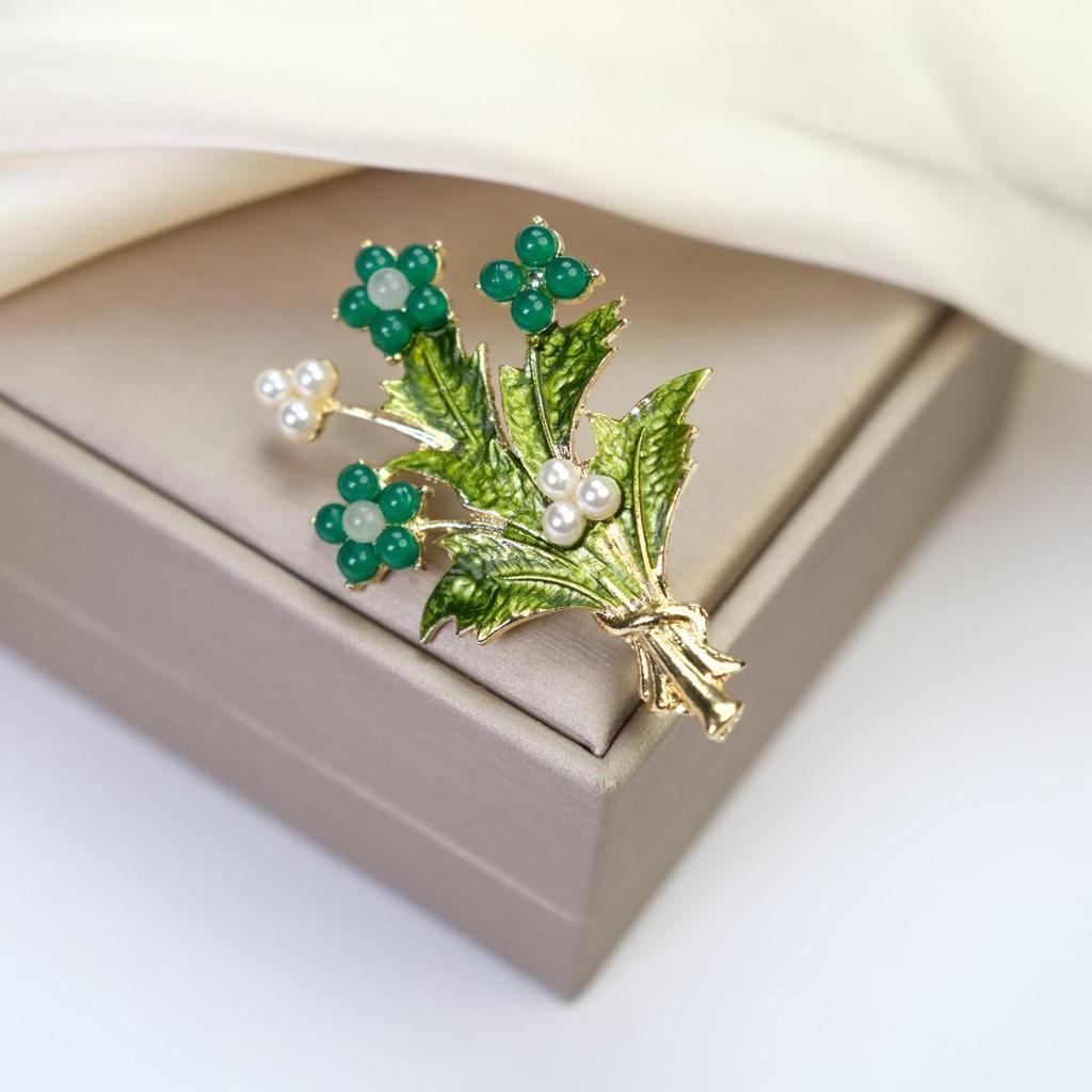 Elegant Women's Brooch: Versatile Bow & Insect Flower Design with Anti-Exposure Feature